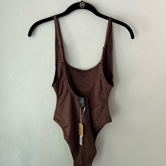 🤎SKIMS SWIM SCOOP NECK ONE PIECE SWIMSUIT IN COCOA XS L - Picture 5 of 5